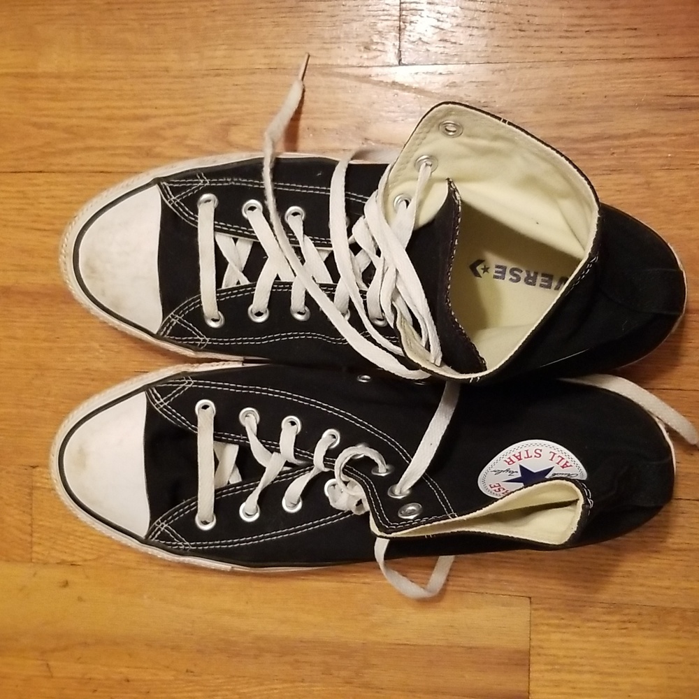Converse Chuck Taylor Men's size 13 Women's size 15 barely worn.